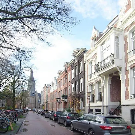 Spacious At Park And Museum *