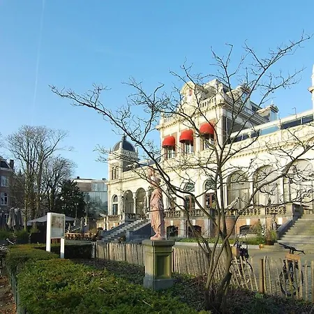 Daire Spacious At Park And Museum