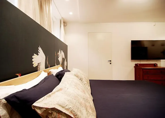 Spacious At Park And Museum