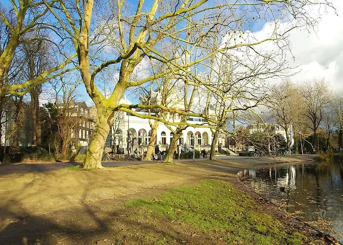 Spacious At Park And Museum דירה *