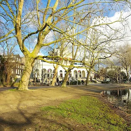 Spacious At Park And Museum *